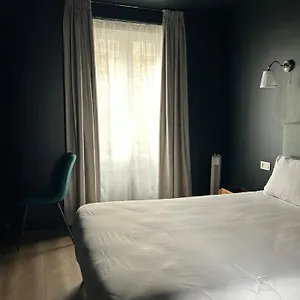 Otel Maat Etoile, Paris